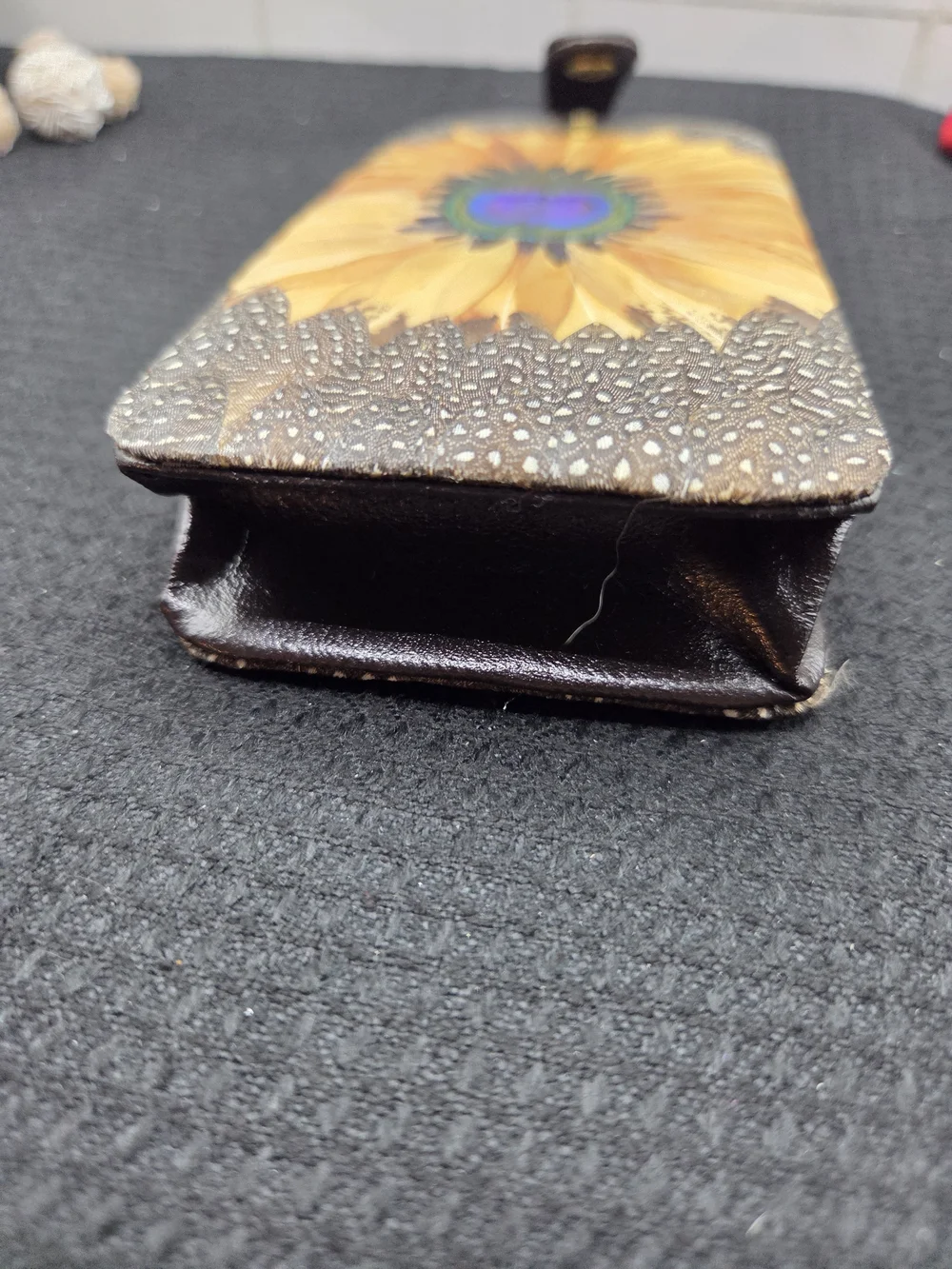 1379. Vintage Lee Sands Peacock Feather Eye Glass Holder - Picture 4 of 6